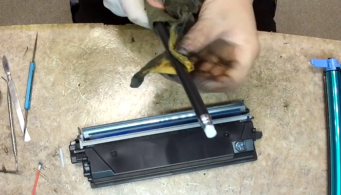 Фото 78. Устанавливаем обратно шторку, которую мы снимали на фото 3