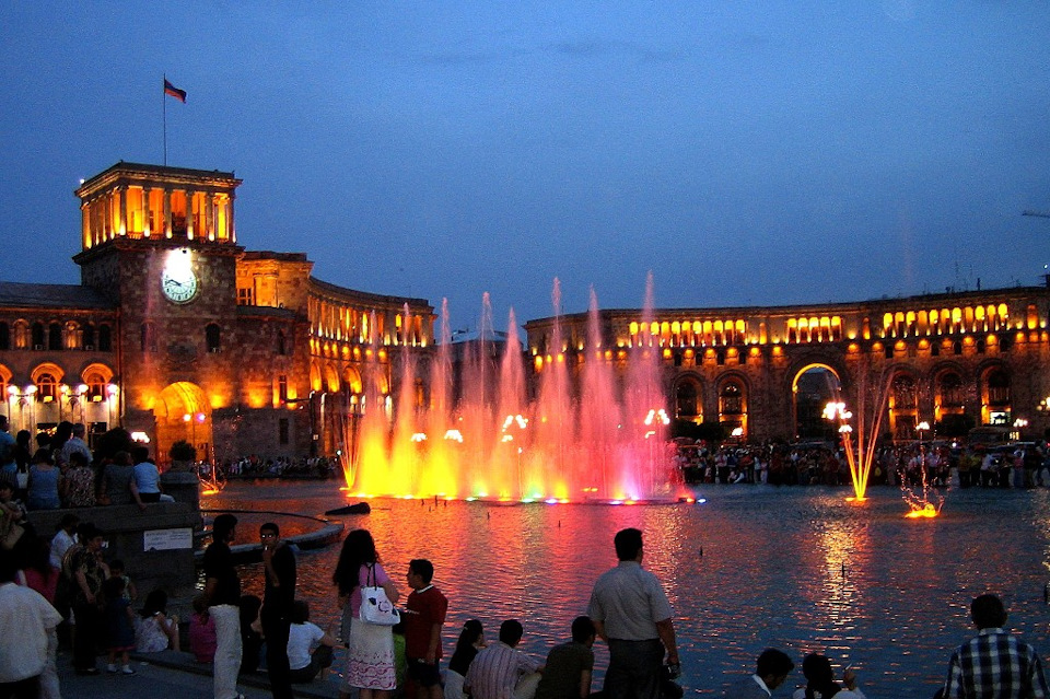 Ночной ереван. Ночной Ереван фонтан. 7. Площадь Республики Ереван. Поющие фонтаны в Армении. Латар Ереван.