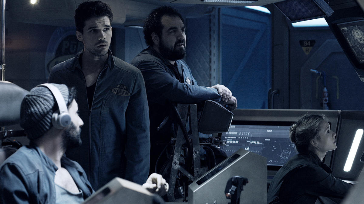 The expanse holden. Пространство 1 сезон. The expanse 5 сезон. The expanse season 3. Пространство марко инарос.