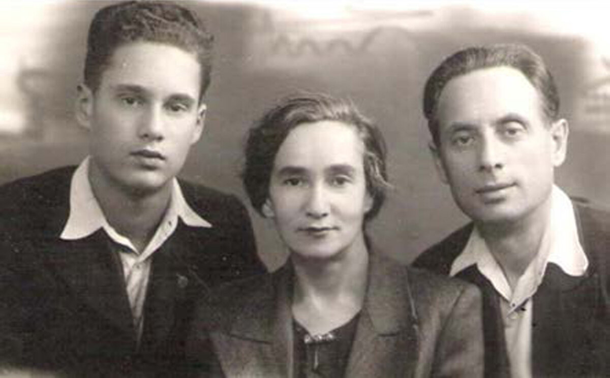 Виктор Файн, мама Зинаида Гутман и отец Яков Файн, 1949 г