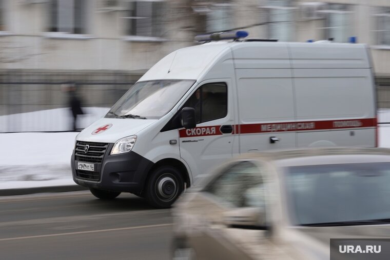    На месте происшествия работали медики