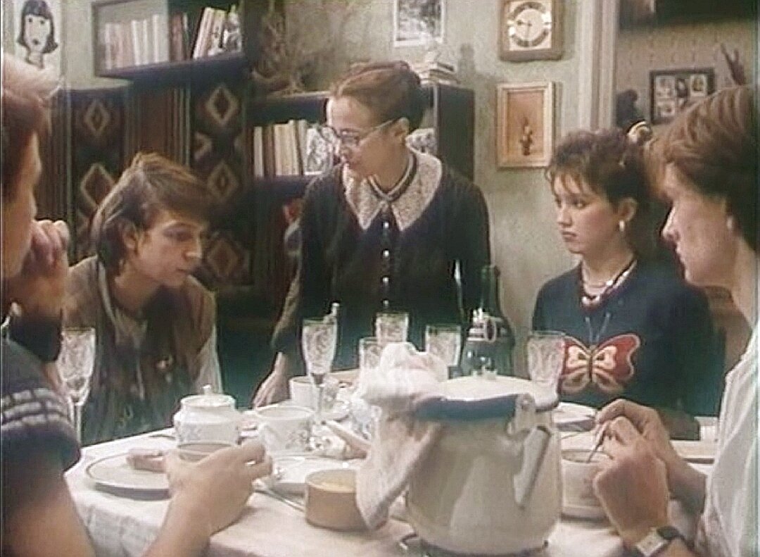 Кадр из фильма "Дорогая Елена Сергеевна". Источник фото - cultura.ru 