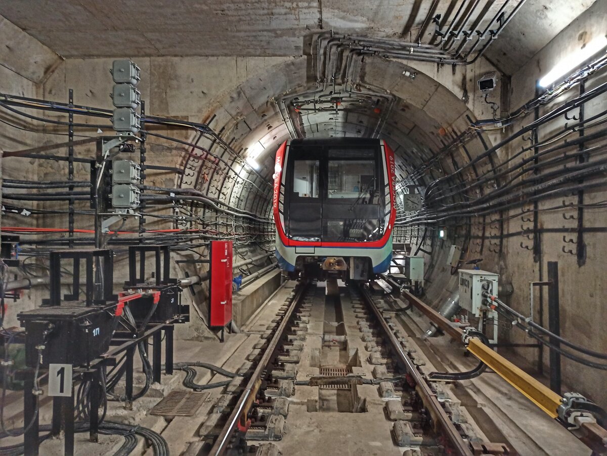 контактный рельс в метро