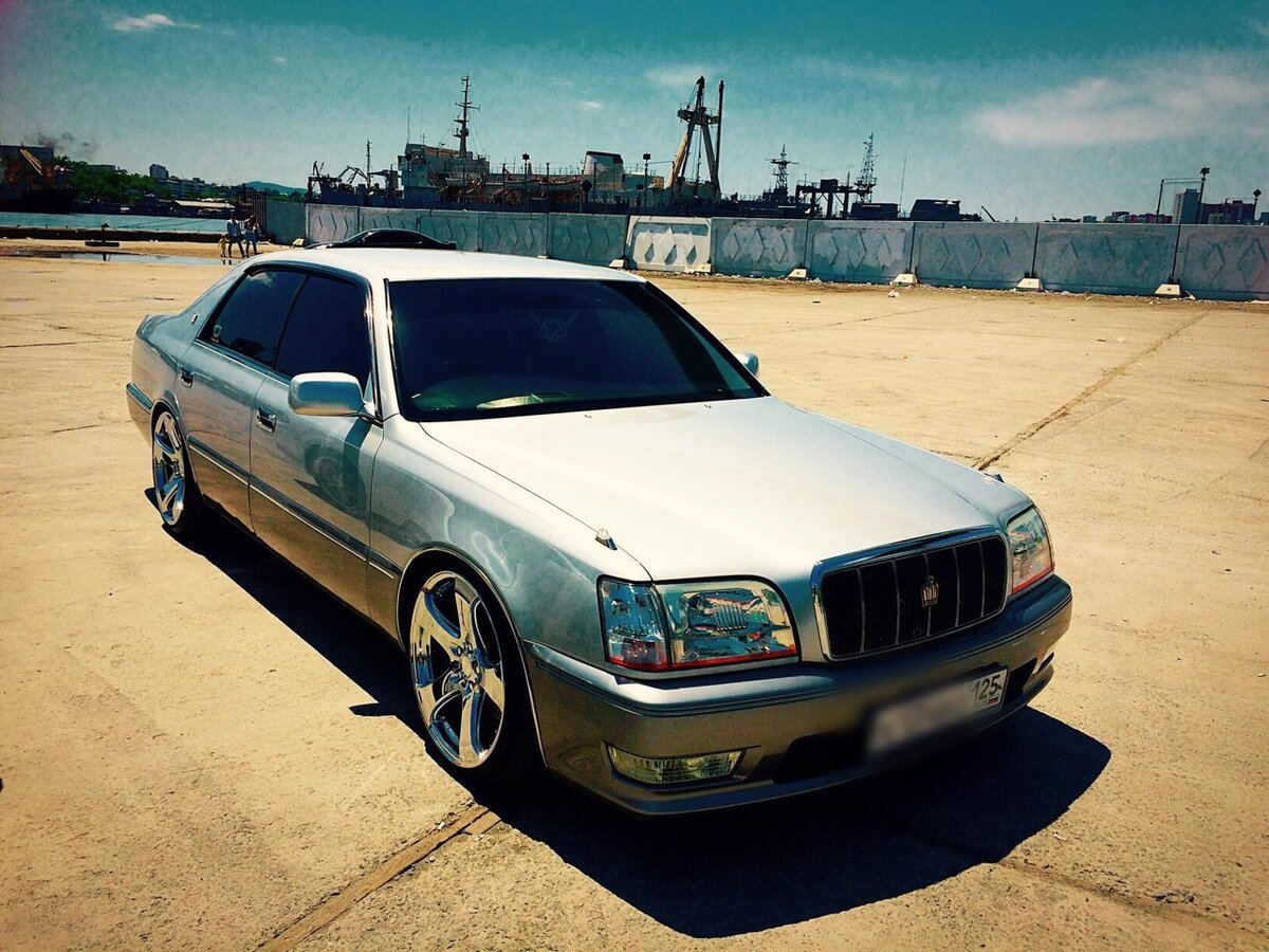 Toyota crown majesta 