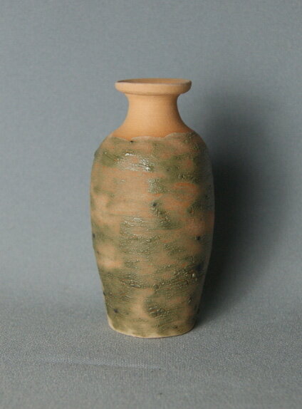 Когда нужно сделать самодельную глазурь ничего не работает, а тут всё наоборот. Получилась легкоплавкая глазурь в тот момент когда это совершенно не требовалось. Оливково-зелёный цвет образовался благодаря оксиду меди.