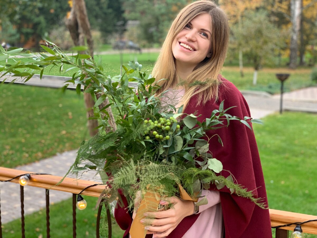 «На свадьба у коллеги. Пришлось надеть платье для беременных, так как в платье, приготовленное для торжества, я не влезла, вырос живот»