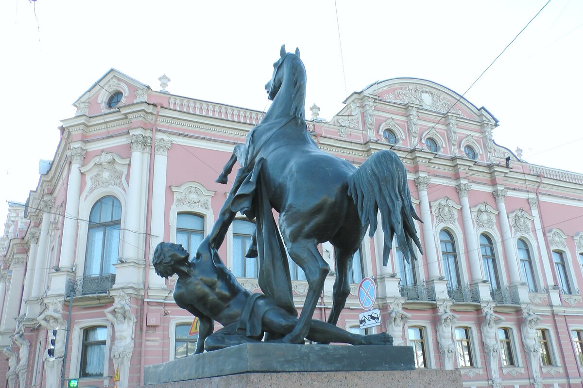 План как дойти от аничкова моста до памятника петру 1