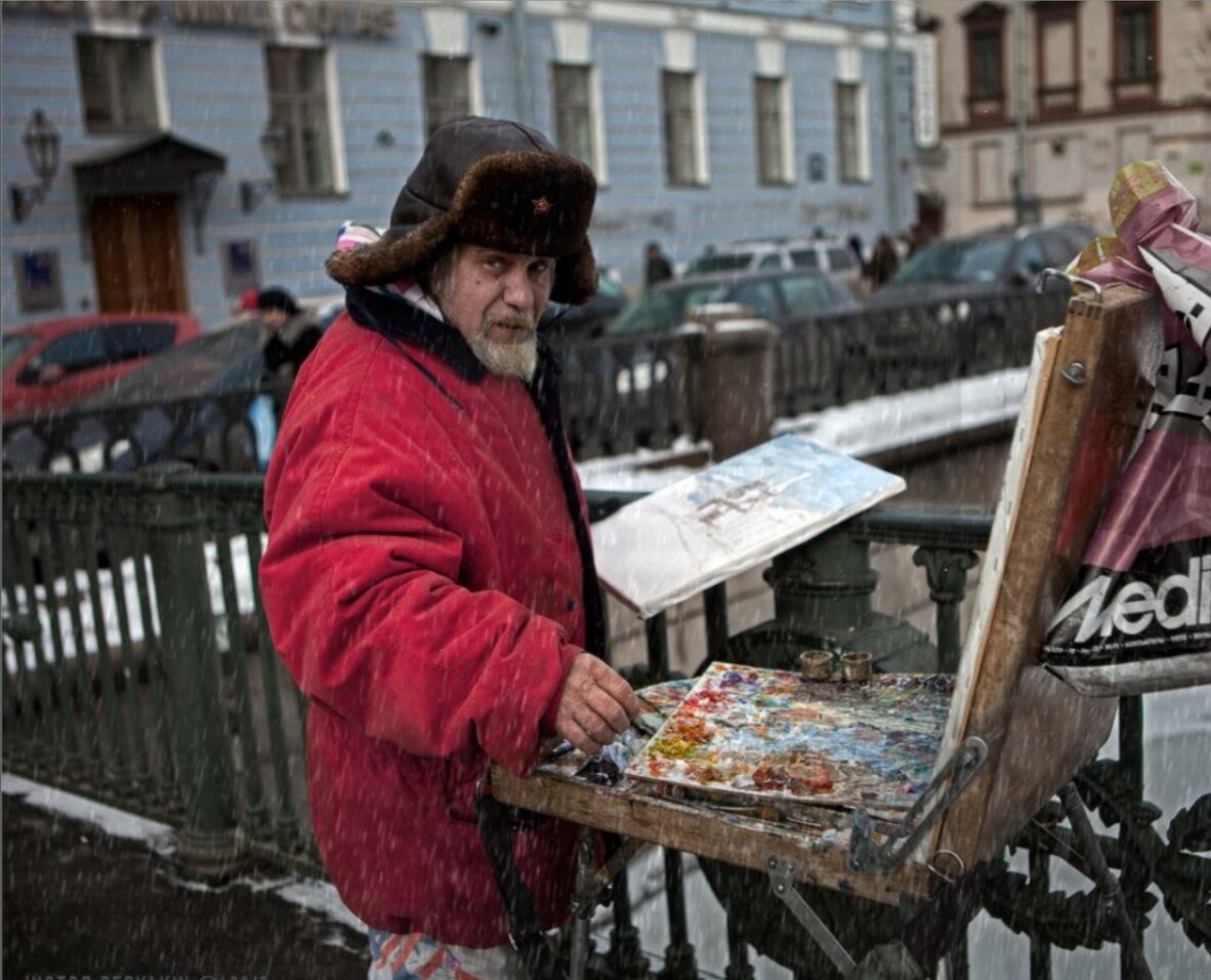 На чем рисуют художники на улице