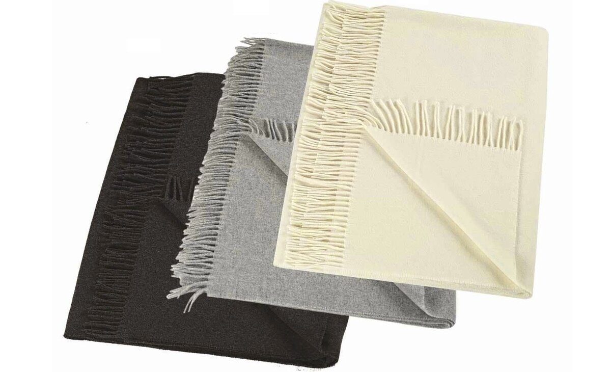 Пледы из шерсти ягненка Curt Bauer. Источник фото-контента Posteleon.ru