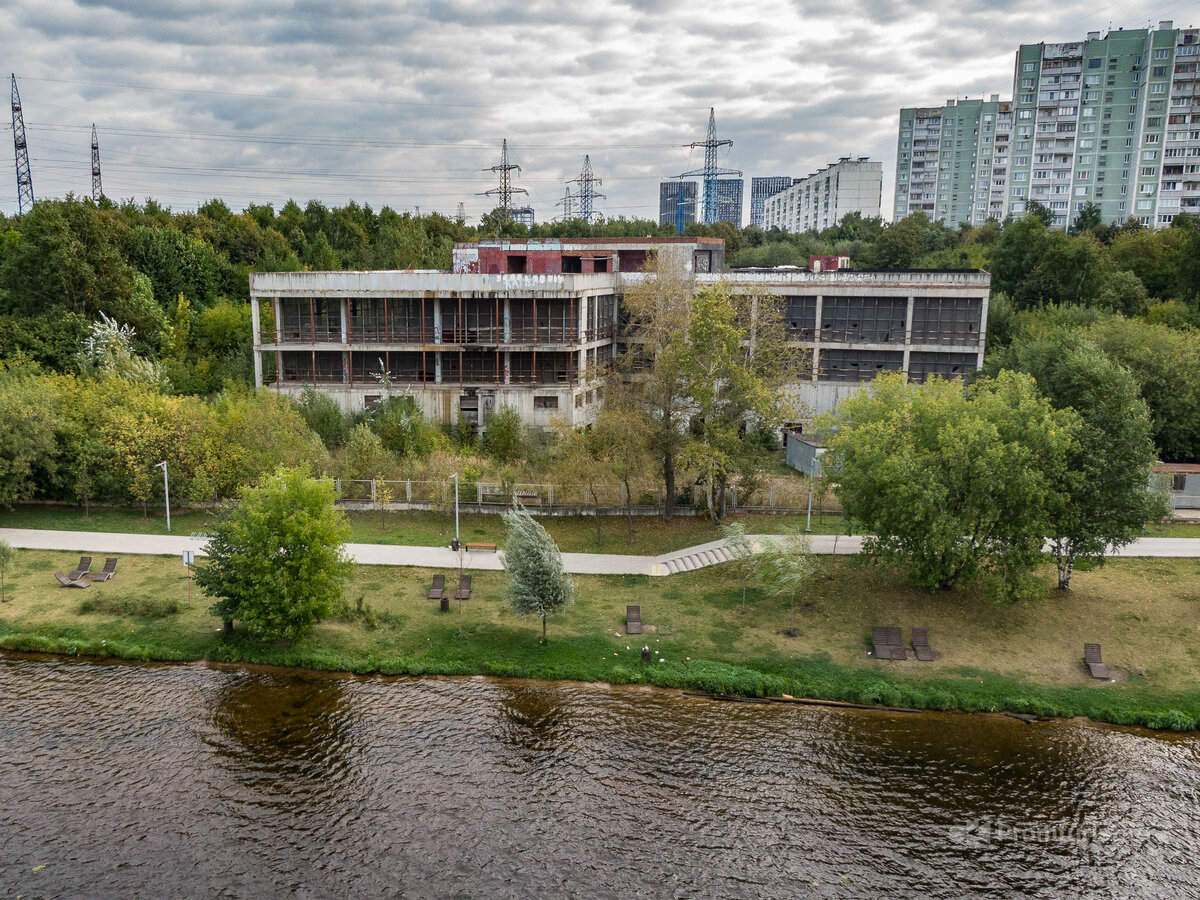 Шикарный заброшенный дом в водоохранной зоне. Москва. Узнал, почему  начались проблемы у застройщика 😱🏚💰 | Промышленный турист | Дзен