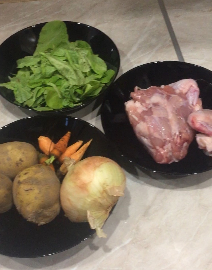 Щавель, курица, картошка, морковь, лук