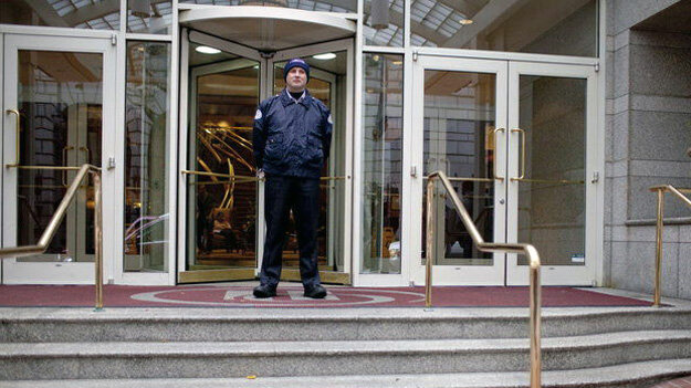 В среднем по США охранники зарабатывают $11,57 в час