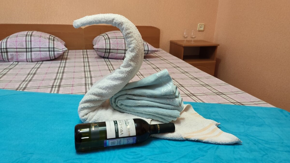 Здравствуйте, дорогие читатели!  В Турции при заселении во многих отелях принято красиво убирать номер, оригинально складывать полотенца.