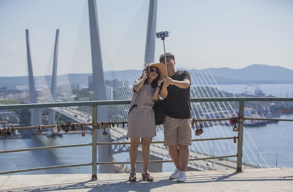 Вид на Золотой мост 2020 год август .