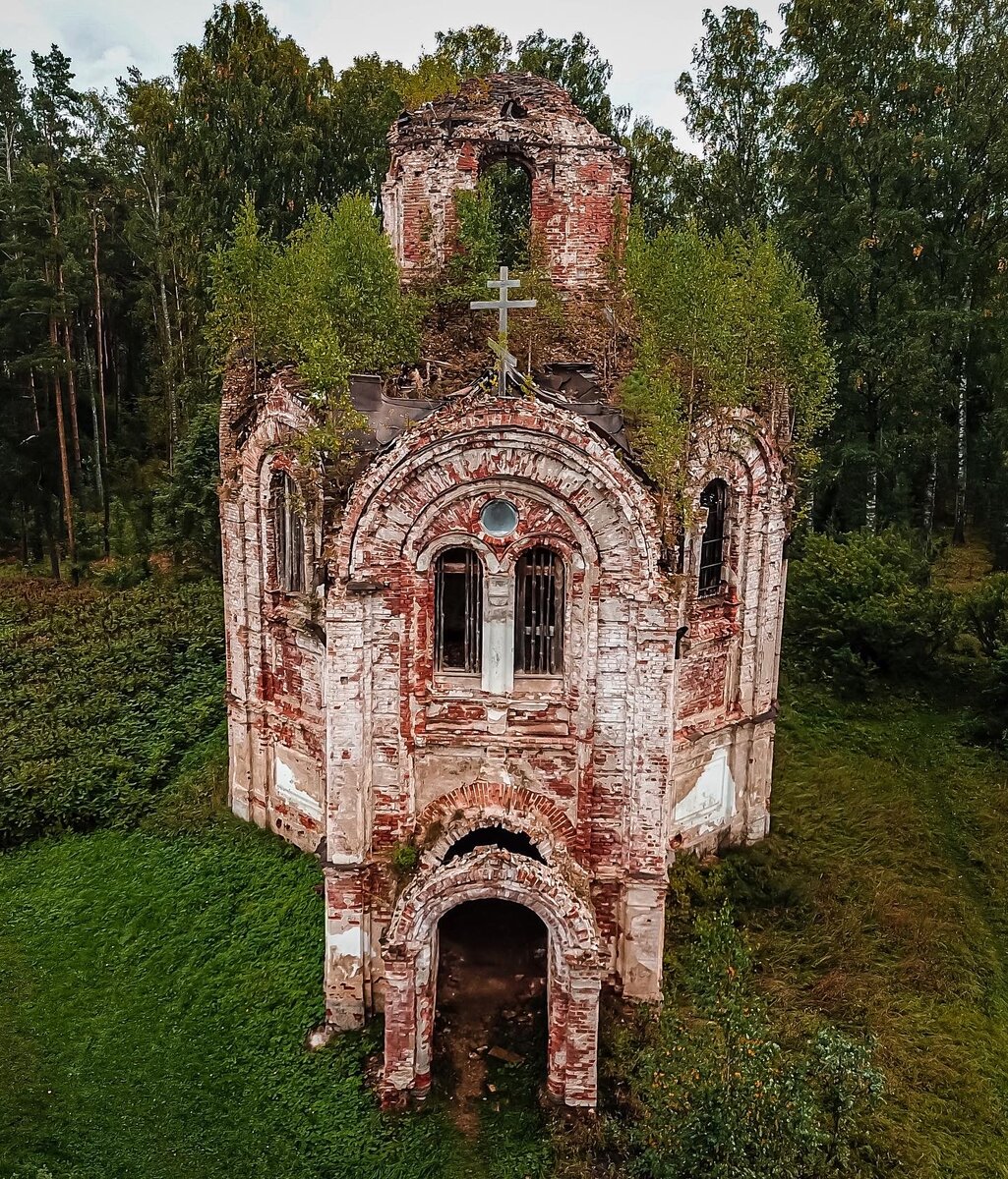 Некрасово тарусский. Лыкошино храм. Церковь разрушена заброшена Тверская область. Разрушенные храмы Подмосковья. Заброшенные и разрушенные церкви Вологодской области.