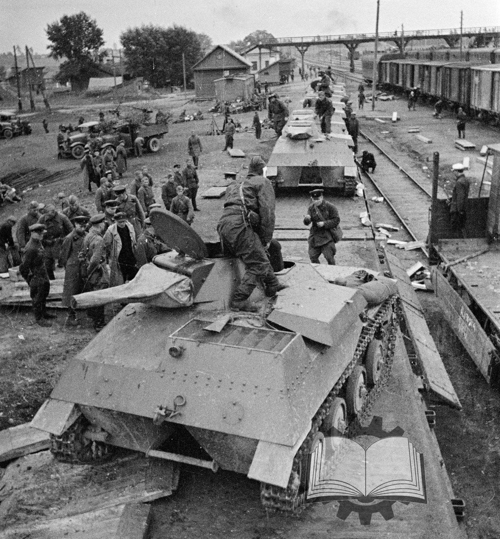 Погрузка Т-30 из состава 42-й танковой бригады, Наро-Фоминск, конец сентября 1941 года. Видно, что у танка есть ниша, но нет гребного винта и рулей.