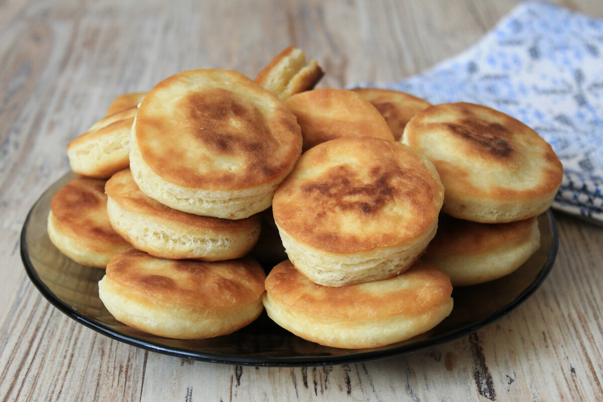 Что можно приготовить из кислого молока быстро и вкусно на сковороде с фото