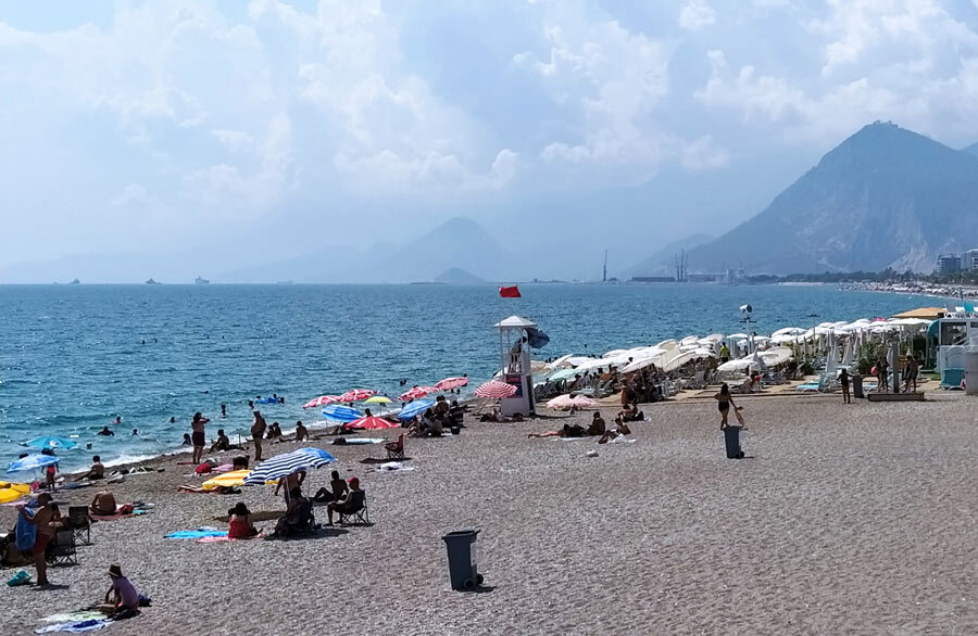 Для пляжа одежды требуется минимум