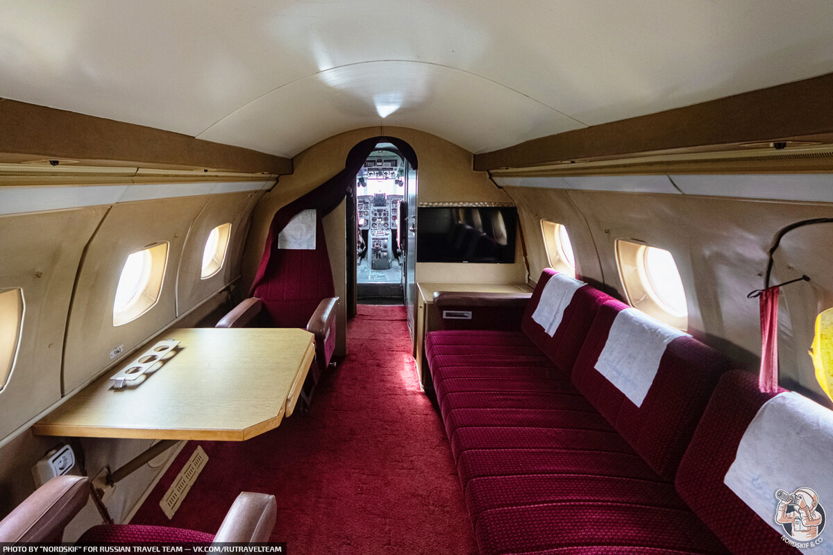 Побывал внутри VIP Як-40. Как раньше выглядели самолёты для больших  шишек? — шик нулевых | NordSkif & Co | Дзен