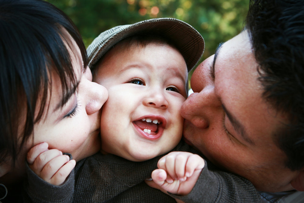 Объятия и поцелуй, необходимость для вашего ребенка.