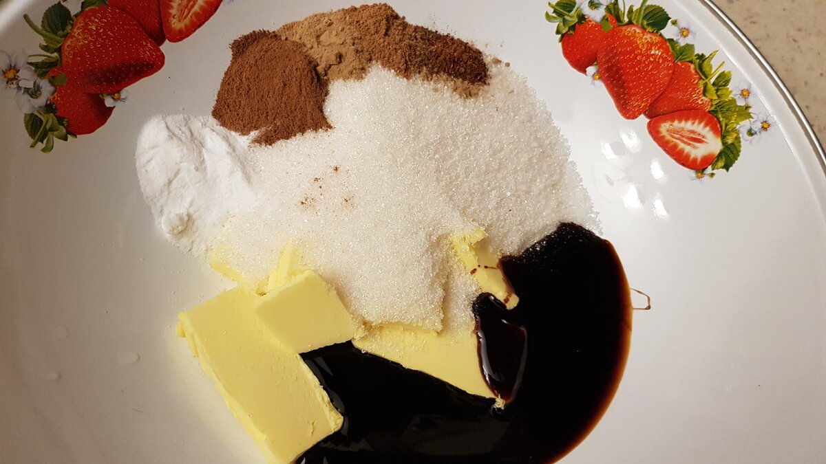 Для пряника я взяла темный гречишный мед, который окрасит пряничное тесто.