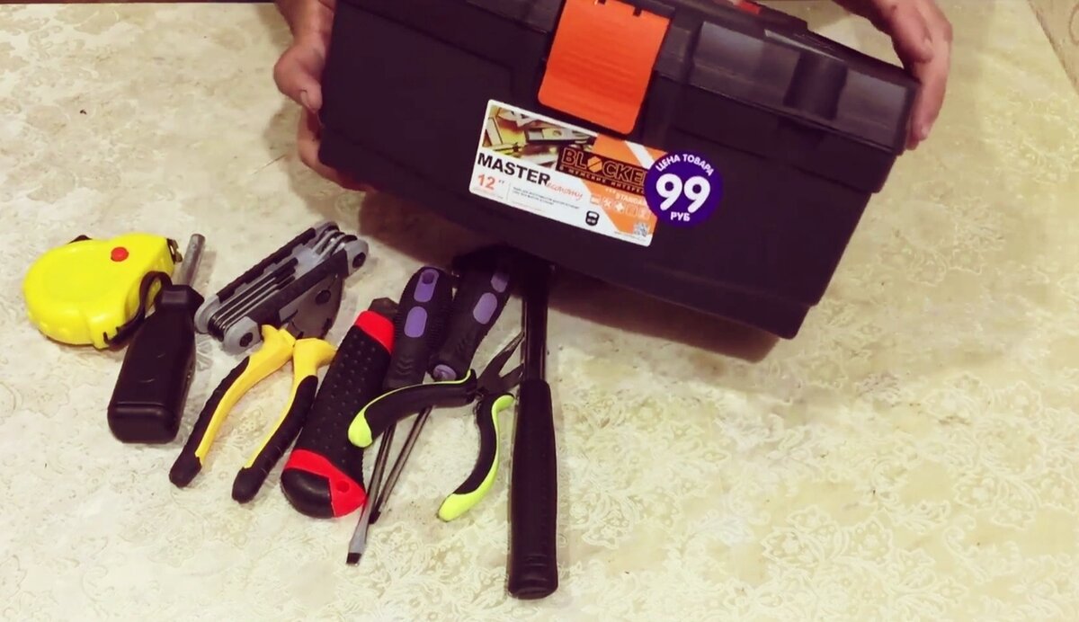 По словам моего знакомого - "Все нужные инструменты для ремонта можно уместить и в такой ящик". Но придется ими всеми пользоваться