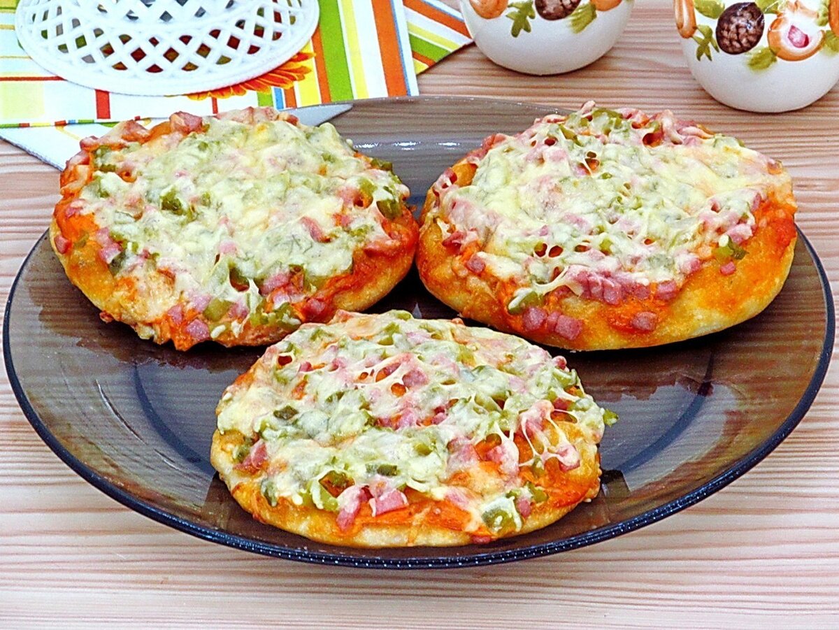 мини пицца в духовке из дрожжевого теста с колбасой и сыром рецепт пошаговый с фото фото 62