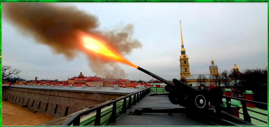 Чубайс и пушка. Фото из Facebook