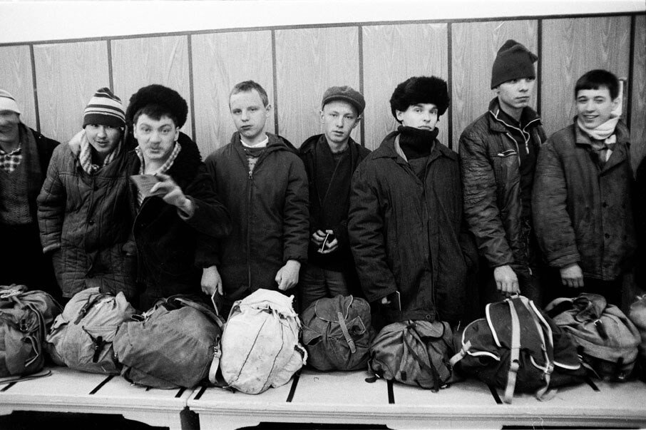 На призывном после целой ночи проводов.