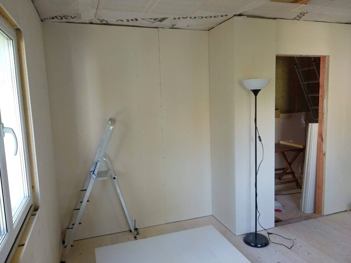 Фото автора: кухня-гостиная обшита листами ГСП, август 2018