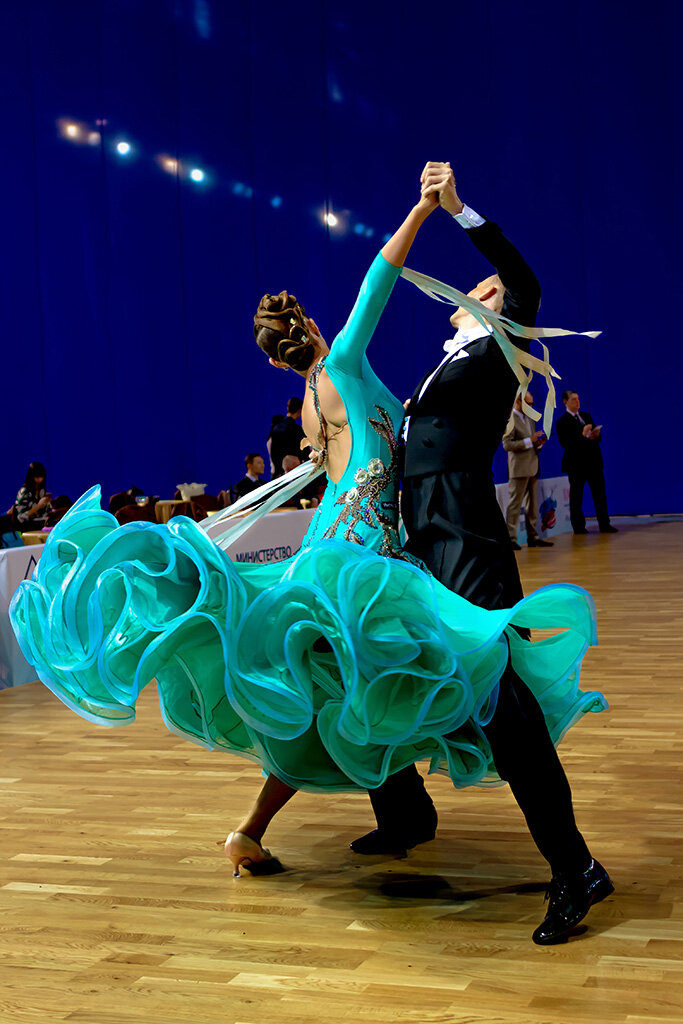 Танцы, где косы плетутся плавно и гармонично - фигура коса в бальных танцах