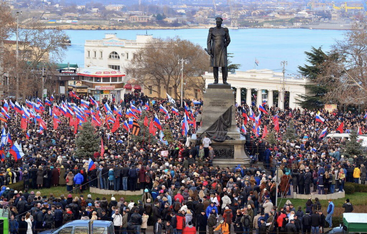 Митинг площадь Нахимова в Севастополе 2014