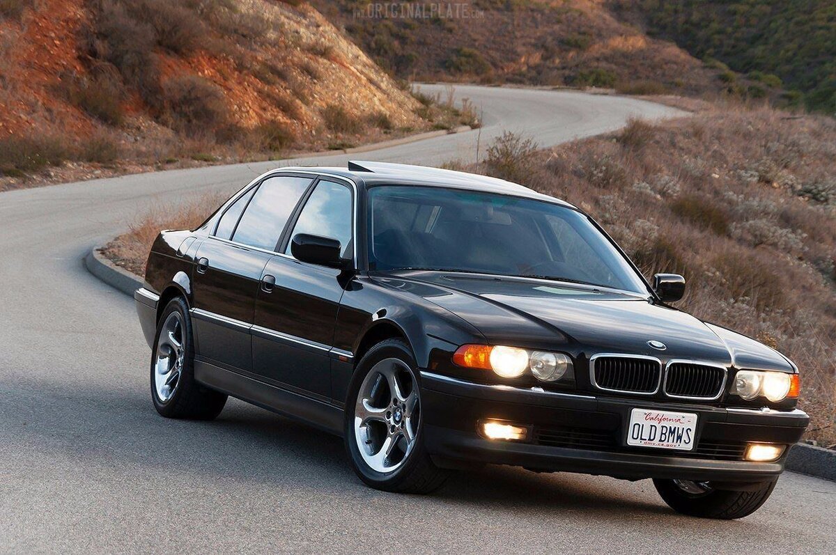 BMW e38 Black