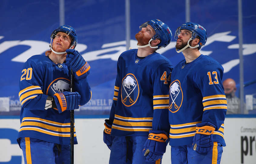 Очередной видеопоказ просмотра момента на "телекубе" арены в Баффало