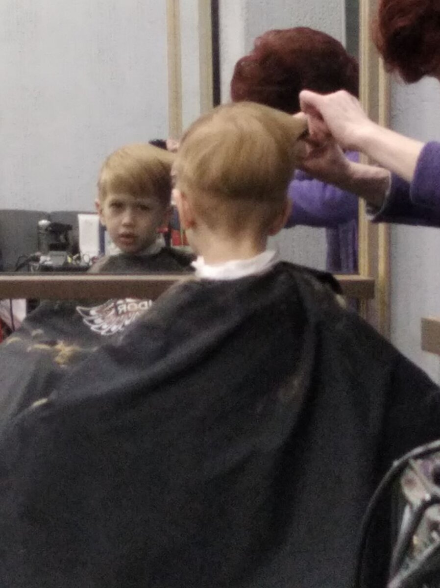 В наказание-сводили к парикмахеру, очень недоволен.