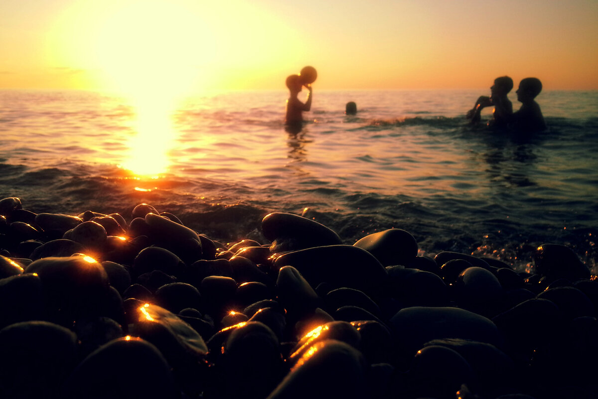 Мальчик на море. С радостью делимся с Вами безумно красивой фотографией