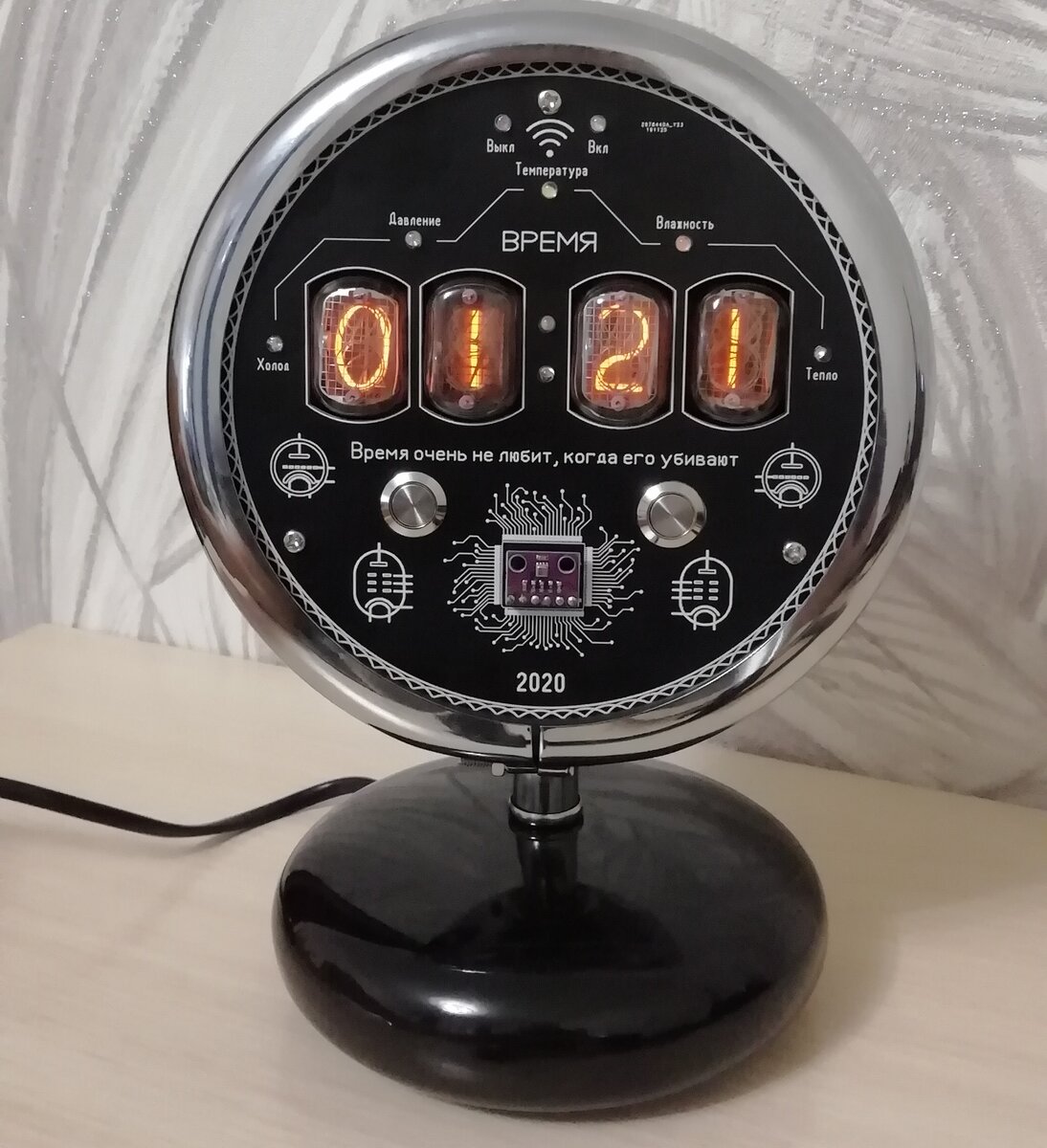 Часы на лампах ИН-12 в корпусе фары мотоцикла (хром и насыщенный черный)