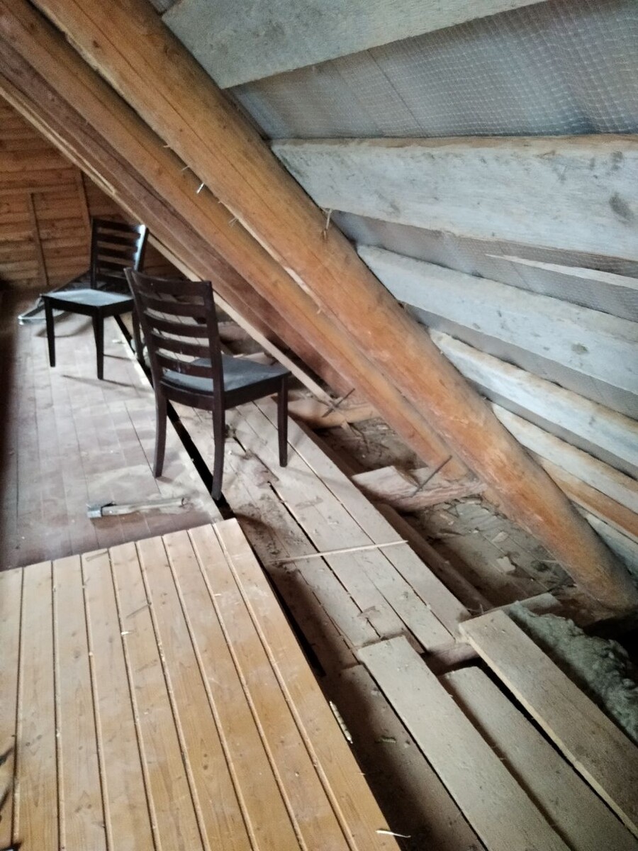 Так за кучами "нужного" скрывалась комната