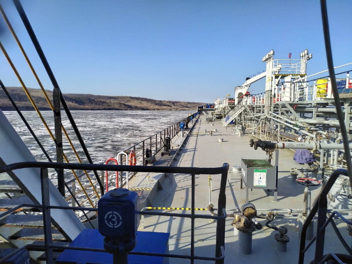 Волгоградское водохранилище, с борта танкера "Дафна", апрель 2021. Фото Дмитрий Османкин, Самарский филиал ВГУВТ