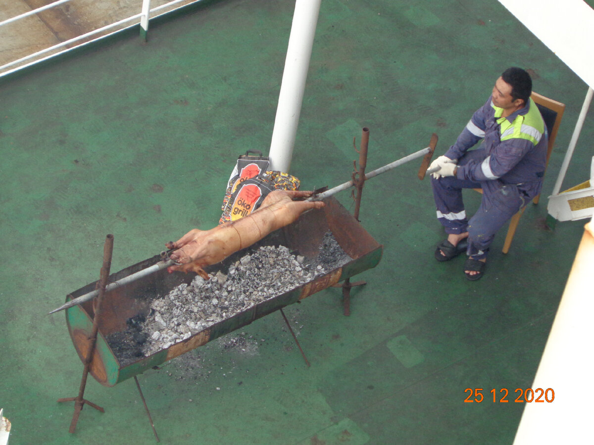 Матрос. Подготовка к Рождественскому ужину