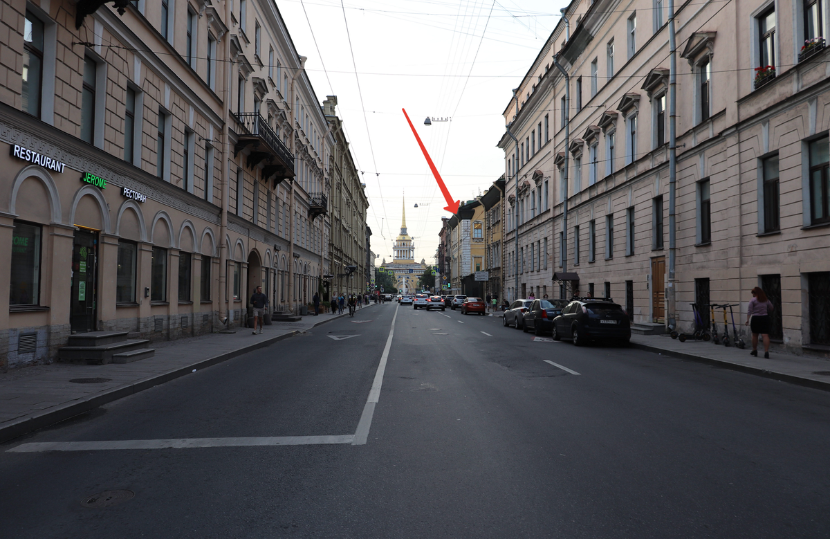 Вид на улицу Гороховую с перекрестка с Большой Морской