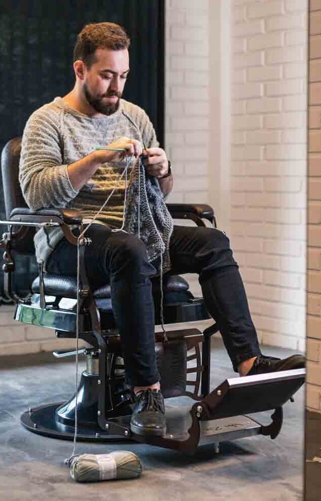 Как связать спицами мужской свитер