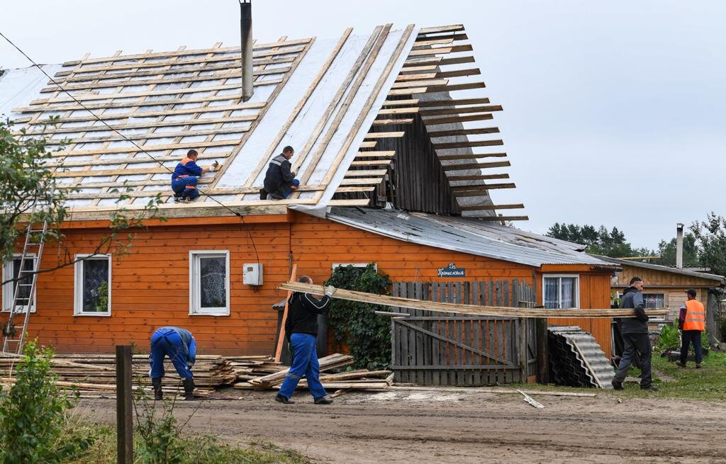 В Тверской области андреапольцы, потерявшие дома из-за бури, обрели кров