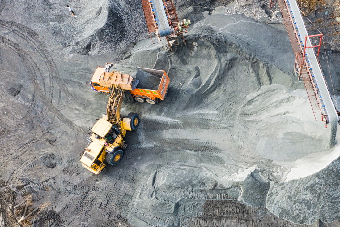 Аккумулятор – важный элемент электрики экскаватора-погрузчика