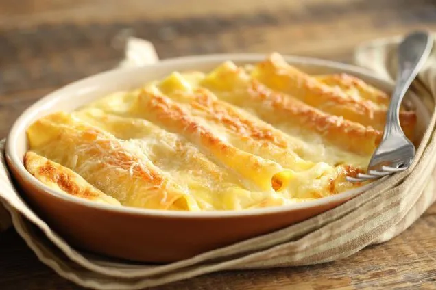 Мясные каннеллони в соусе 