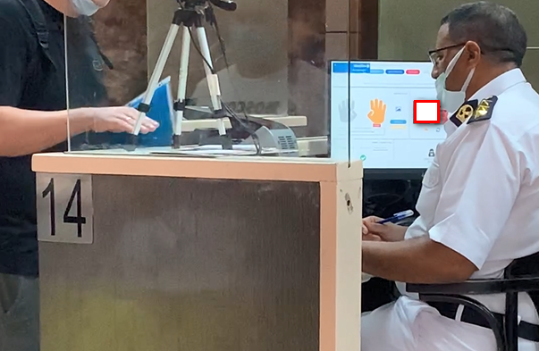 Проводишь над сканером сначала одной рукой, затем другой