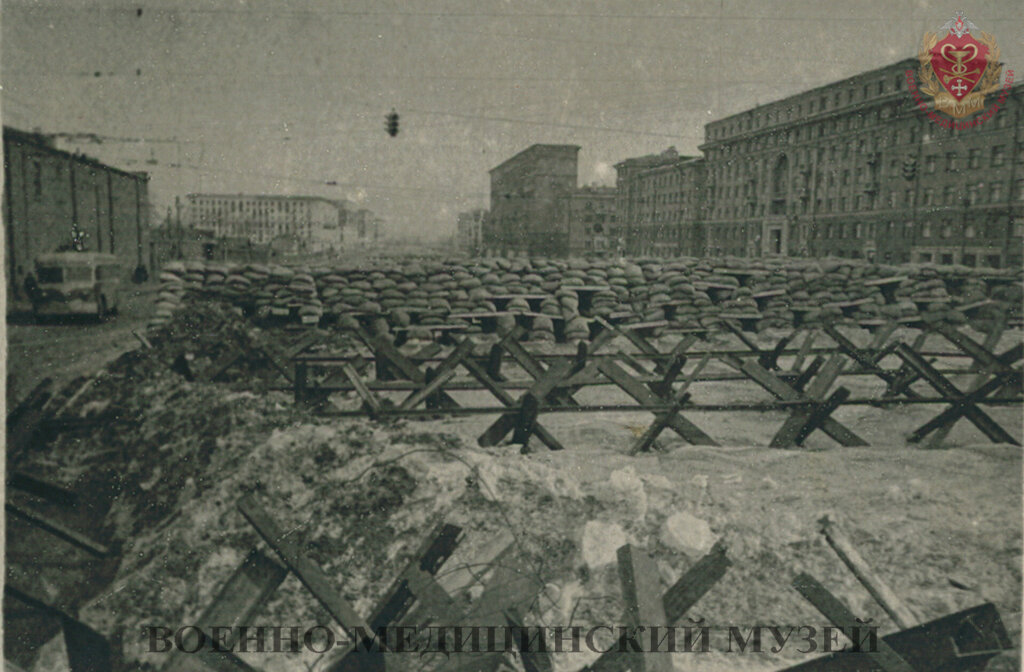 Баррикады на улицах Москвы у Драгомиловской заставы, 1941