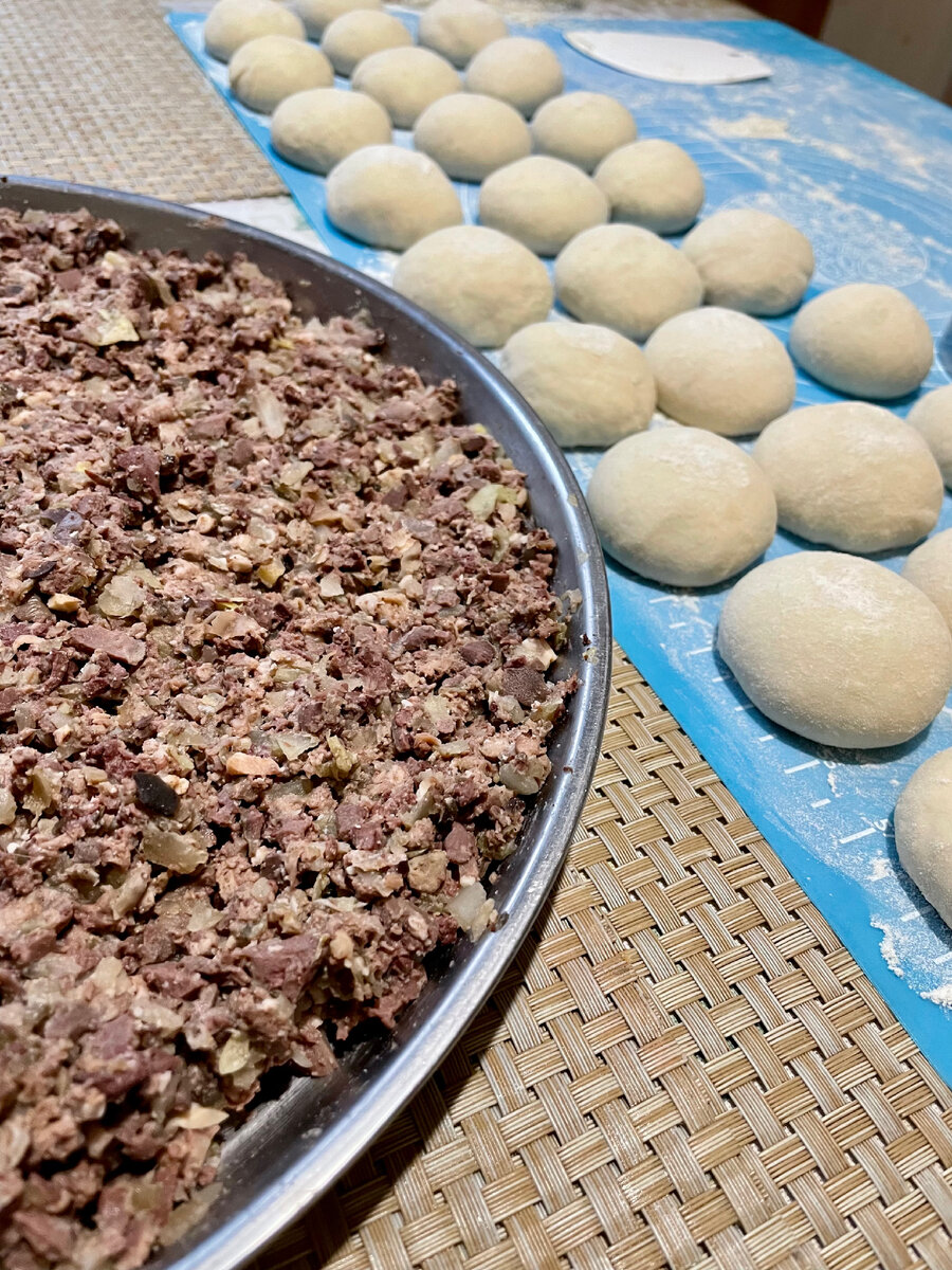 Здесь я пропустила ливер через мясорубку с репчатым луком. 