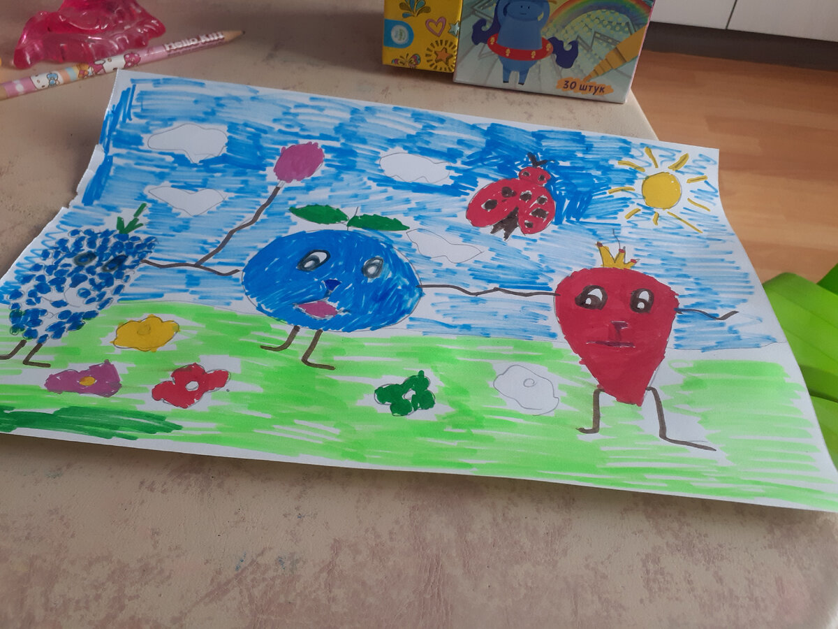 Рисунок 5летнего автора.  Черничка со своими друзьями Земляничкой, Ежевикой и Божья Коровка, которая их охраняет.