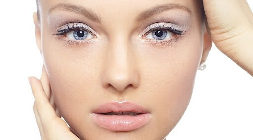 Фото без слезных борозд выглядит моложе